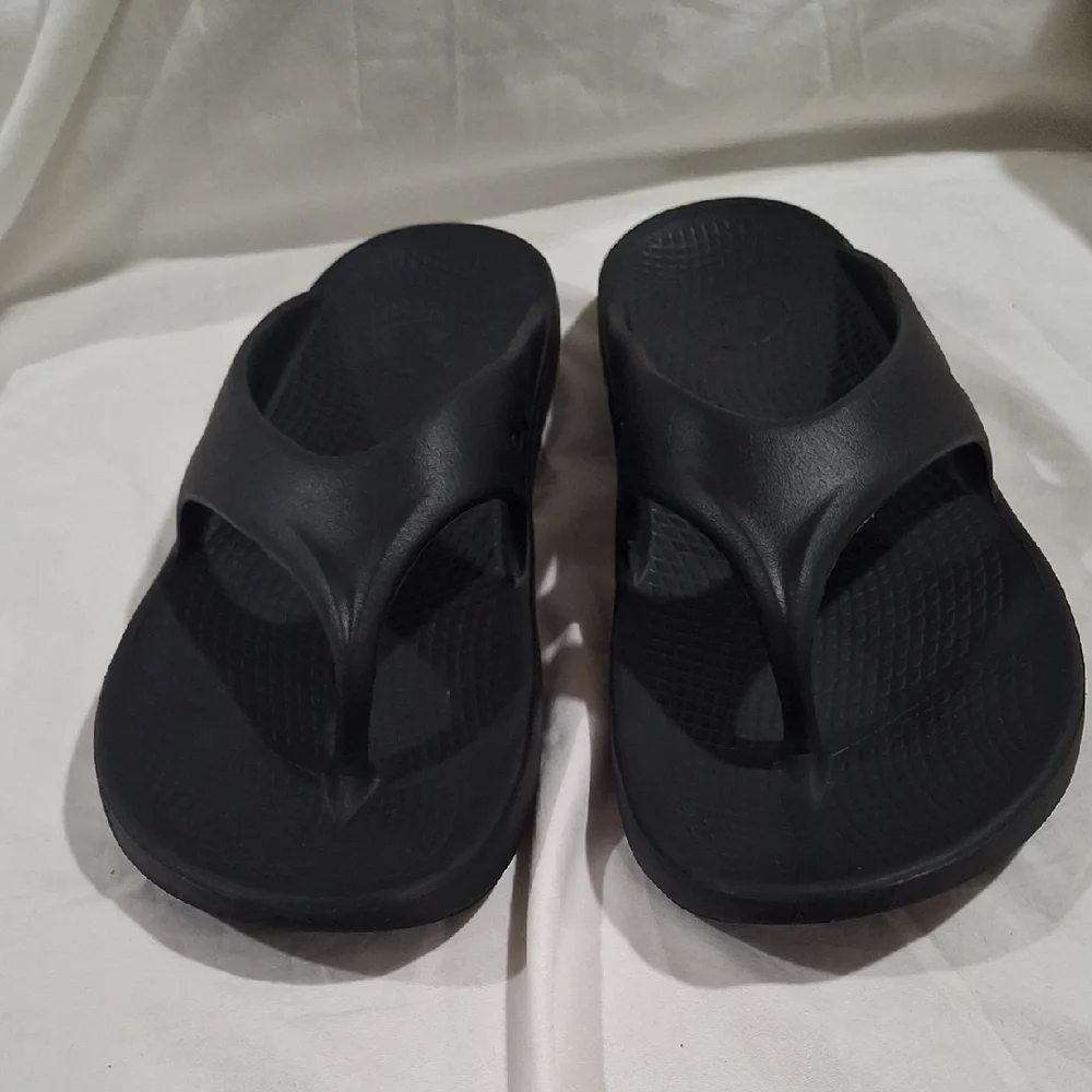 Hurley Women's  Black Flip-Flops Size 13